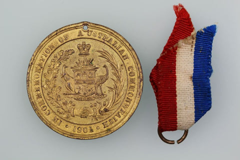 AUSTRALIAN COMMONWEALTH 1901 COMMEMORATIVE MEDAL GILDED