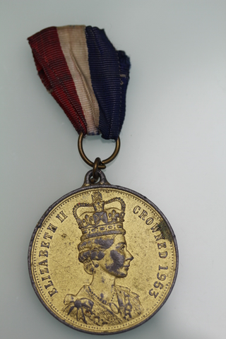 GB 1953 QUEEN ELIZABETH II CORONATION 5 SHIELDS MEDAL