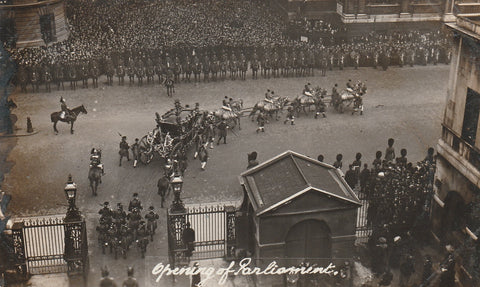 ROYALTY UK ROYAL CARRIAGE & TROOPS LEAVING THE PALACE REAL PHOTO POSTCARD