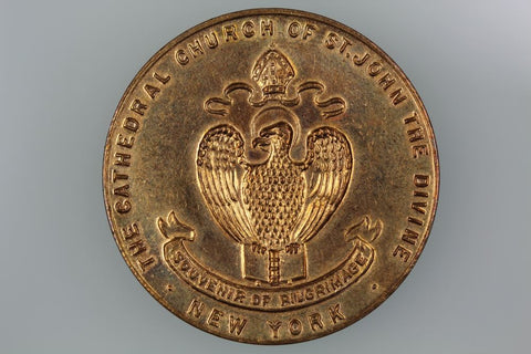 USA CATHEDRAL CHURCH OF ST JOHN THE DIVINE NEW YORK SOUVENIR OF PILGRIMAGE MEDAL GILT
