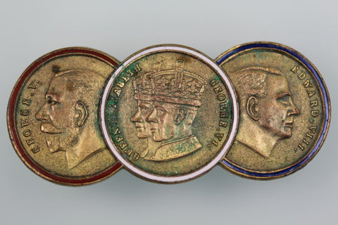 GB 3 KING’S OF GREAT BRITAIN IN 1936 BADGE BRASS