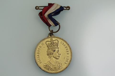 GB 1953 QUEEN ELIZABETH 5 SHIELDS CORONATION MEDAL